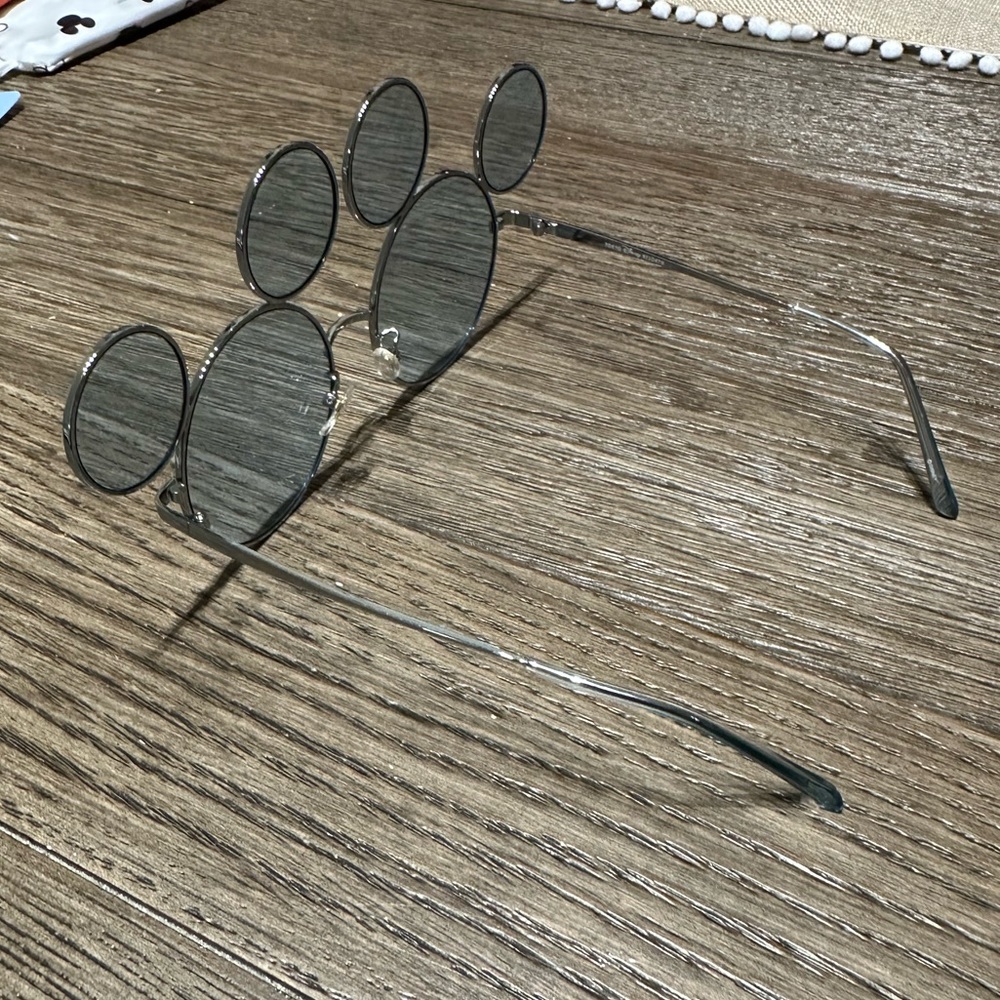 Disney Mickey shape sunglasses - Picture 2 of 2
